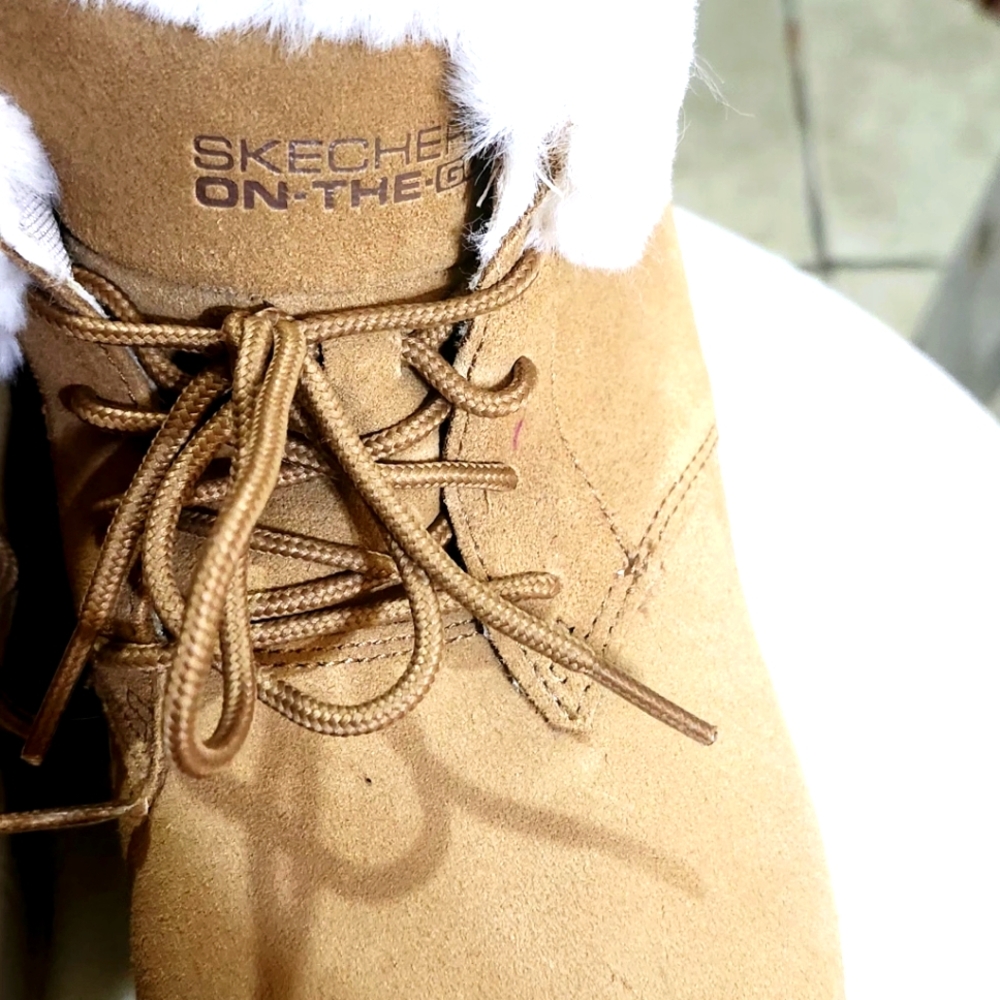 Womens boots fur trim great for winter